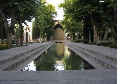 مدرسه چهارباغ اصفهان ، بنایی متاثر از معماری عصر صفویه