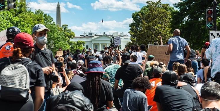 فیلم ، تجمع دوباره معترضان در مقابل کاخ سفید علیرغم حضور گسترده نیروهای امنیتی