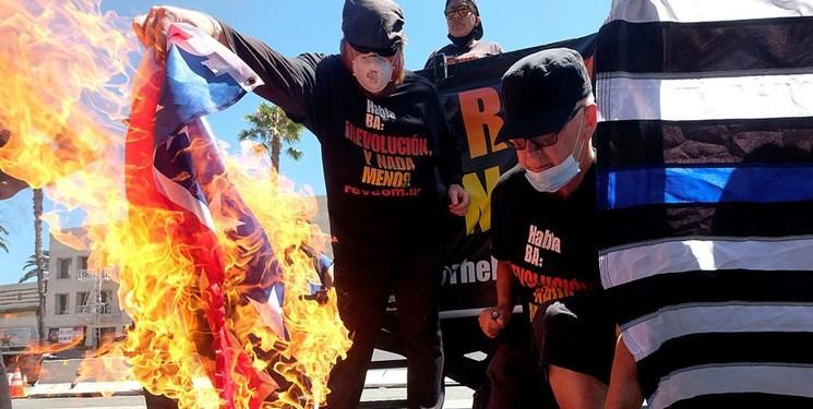 اعتراضات آمریکا، از آتش زدن پرچم تا سرنگونی نمادهای نژادپرستی علیرغم تهدیدات ترامپ