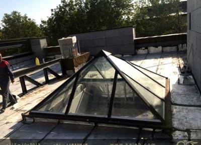 هرم شیشه ای سقف نورگیر ایده آل برای ساختمان با معماری مدرن
