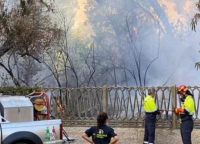 گردشگران از منطقه گرفتار آتش سوزی در ایتالیا خارج شدند