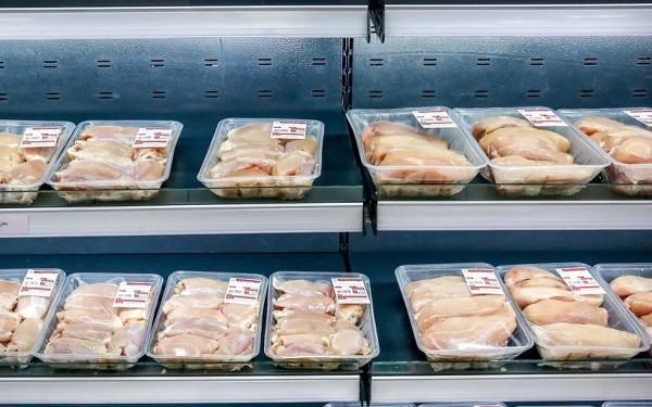 فروش مرغ بالاتر از 63 هزار تومان تخلف است
